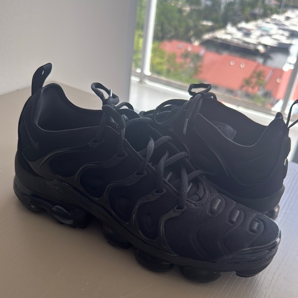 Nike Air VaporMax Plus in Black - Picture 1 of 1
